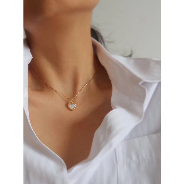 WHITE STONE NECKLACE
