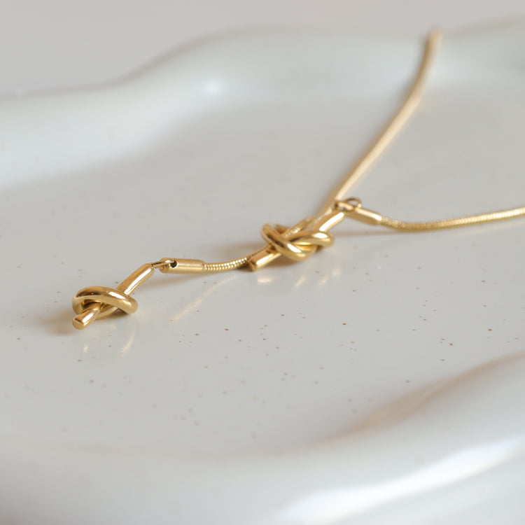 KNOT GOLD NECKLACE