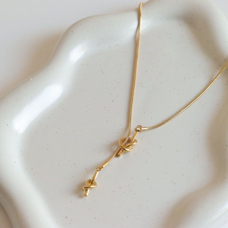 KNOT GOLD NECKLACE