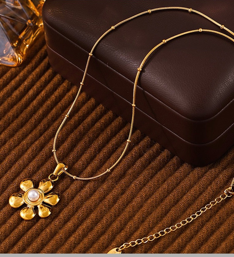 FLOWER NECKLACE