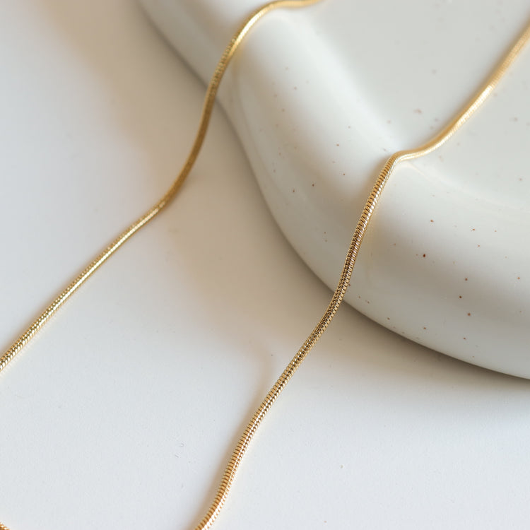 KNOT GOLD NECKLACE