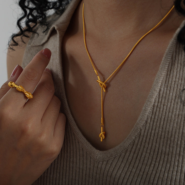 KNOT GOLD NECKLACE