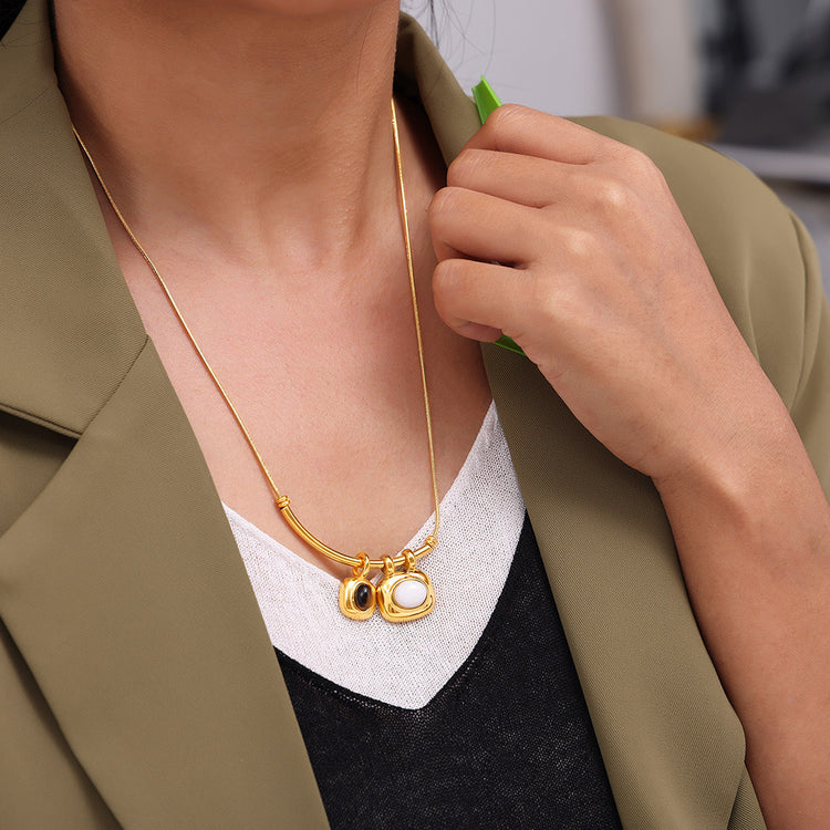 VINTAGE PENDANTS NECKLACE