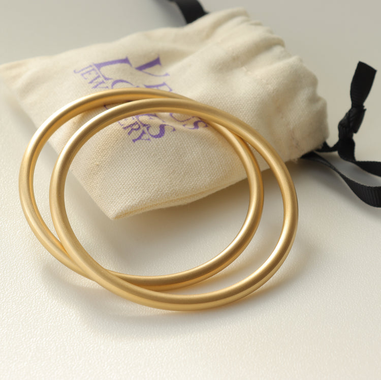 MINIMALISM GOLD BANGLE