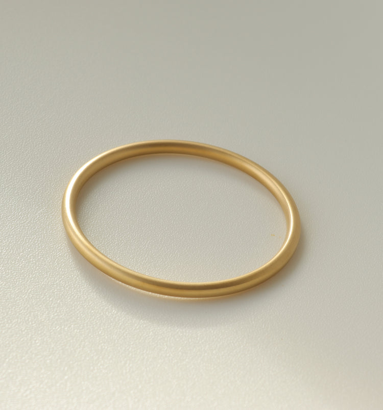 MINIMALISM GOLD BANGLE