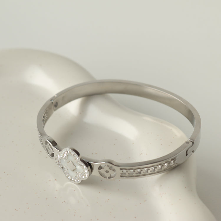 SILVER FLOWER BANGLE