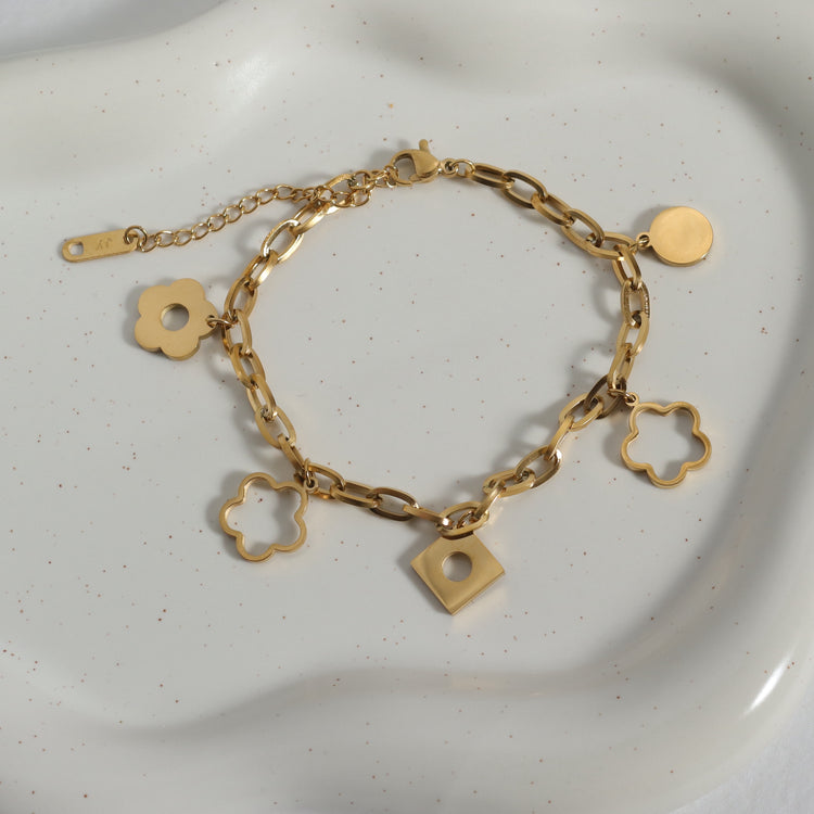 FLOWER PENDANT CHAIN BRACELET