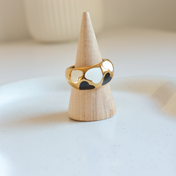 BLACK WHITE HEART RING