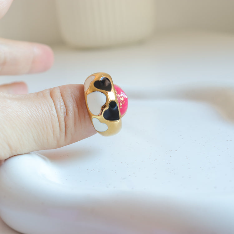 BLACK WHITE HEART RING