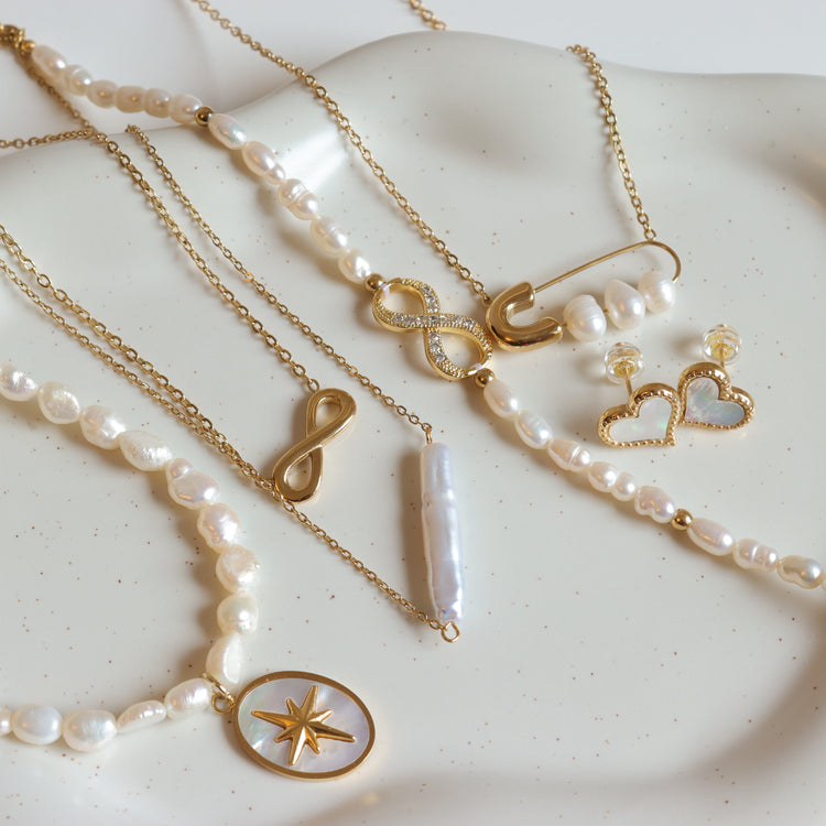 PEARL PENDANT NECKLACE