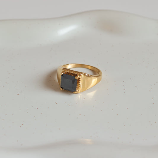 BETH GOLD RING