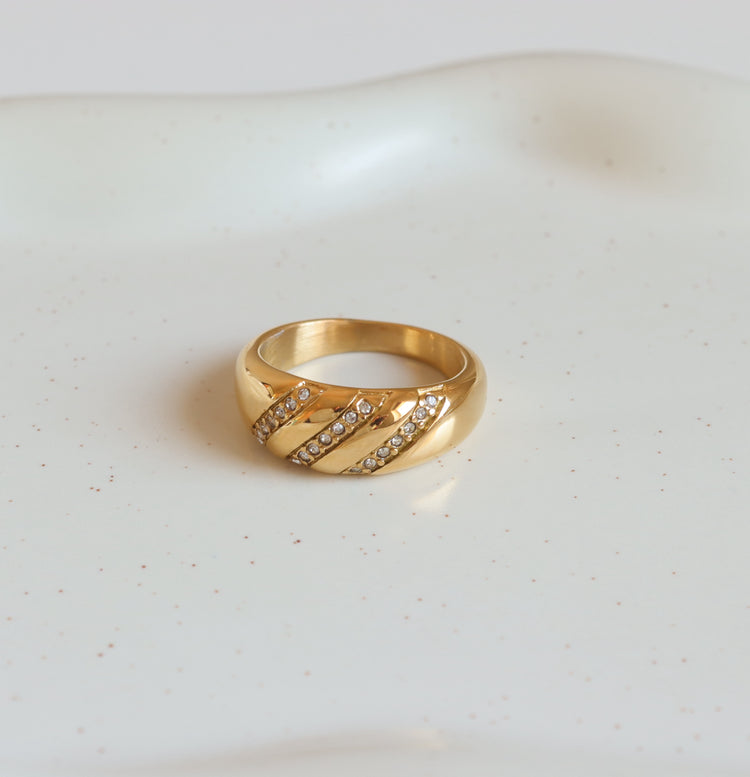 CAMILLA GOLD RING