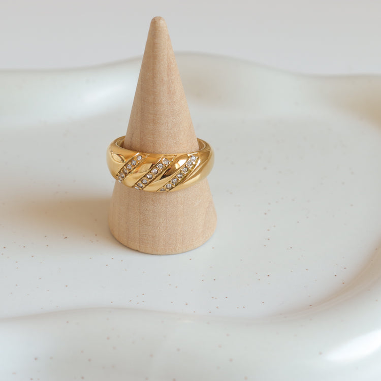 CAMILLA GOLD RING