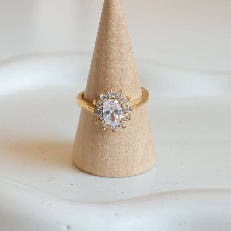 CRYSTAL COCKTAIL RING