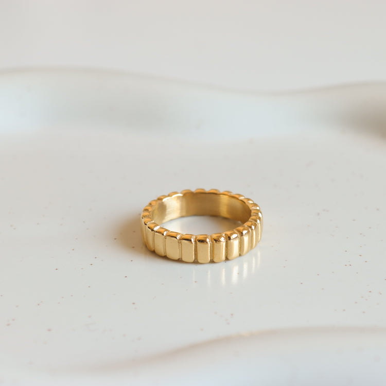 RIDGE GOLD RING
