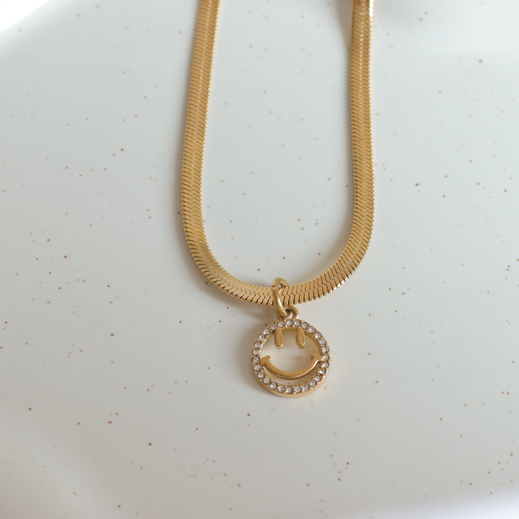SMILE CHAIN NECKLACE