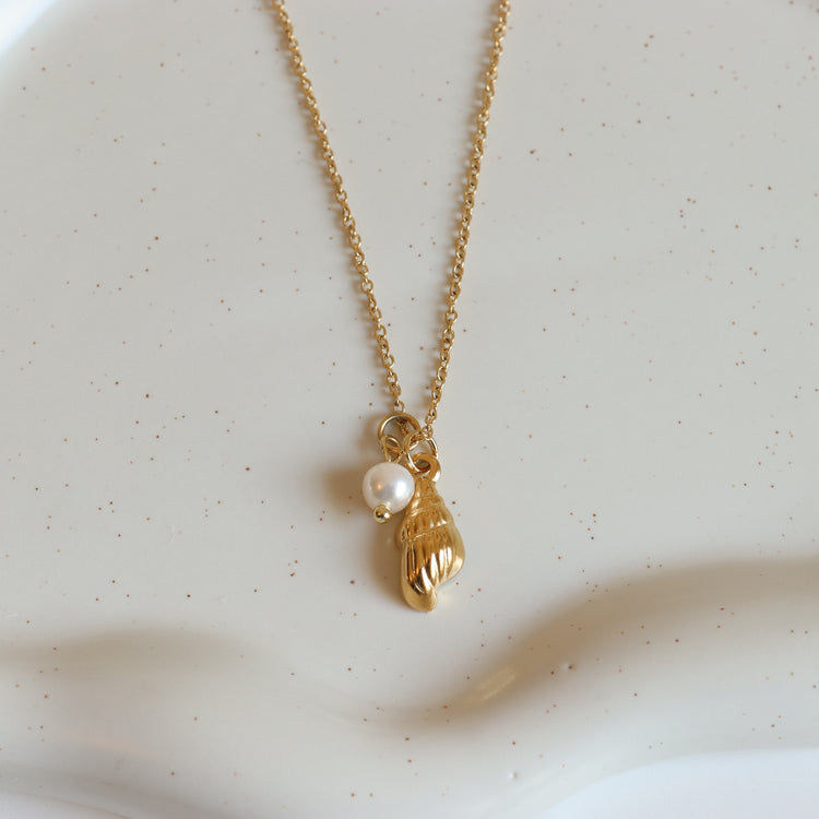 SEASHELL PEARL NECKLACE