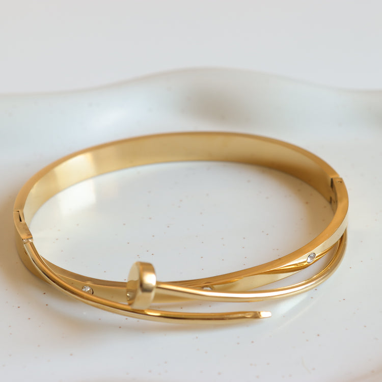 NAIL CRYSTAL BANGLE