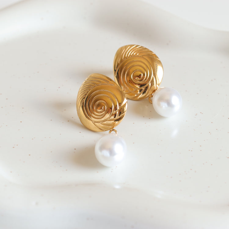 VINTAGE PEARL EARRINGS