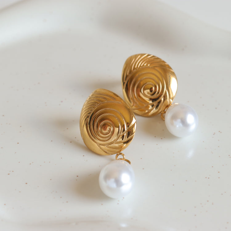 VINTAGE PEARL EARRINGS
