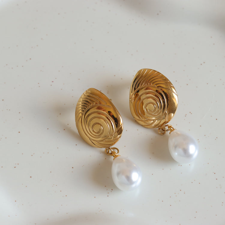 VINTAGE PEARL EARRINGS