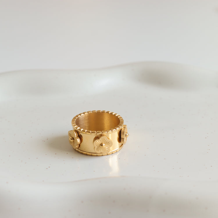 FLOWER GOLD RING