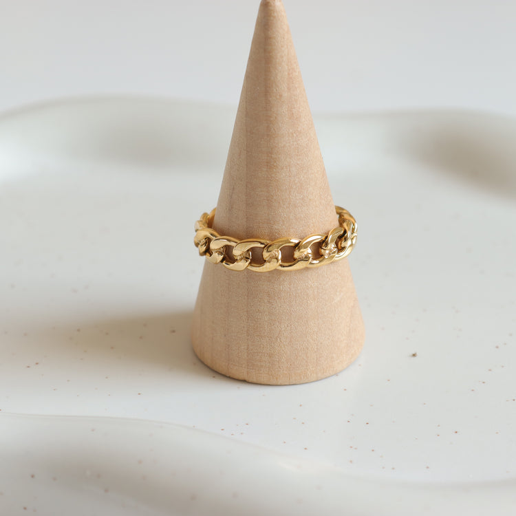 ESSENTIAL CHAIN RING