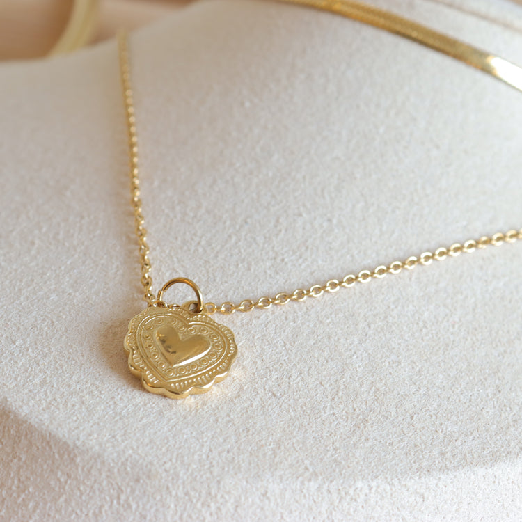 HEART GOLD NECKLACE