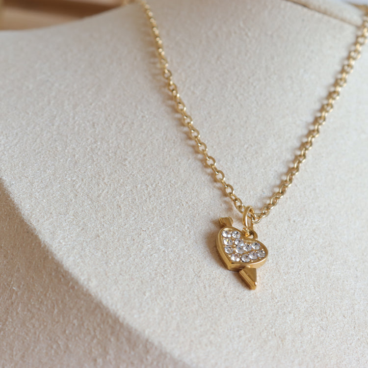 HEART ARROW NECKLACE