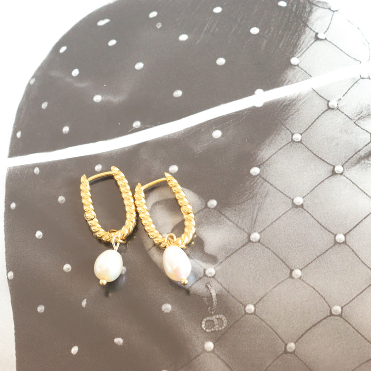 FRESH WATER PEARL EARRINGS