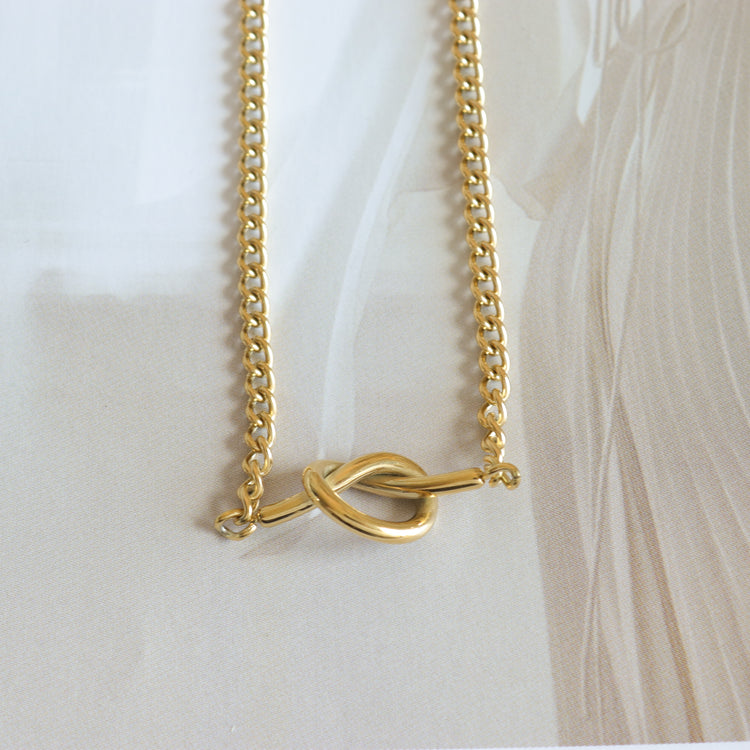 ETERNITY KNOT NECKLACE