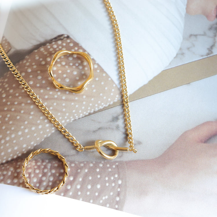 ETERNITY KNOT NECKLACE