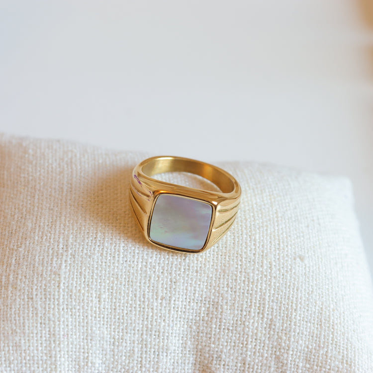 MOONSTONE RING