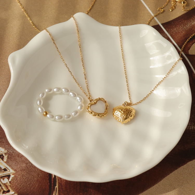 WHITE STONE NECKLACE