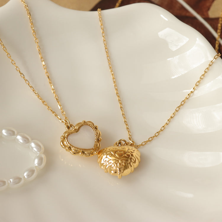 WHITE STONE NECKLACE