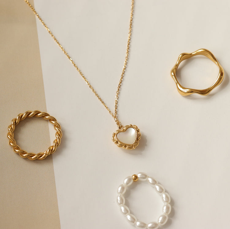 WHITE STONE NECKLACE