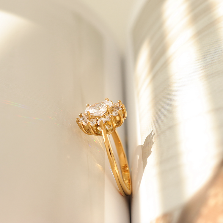 CRYSTAL COCKTAIL RING