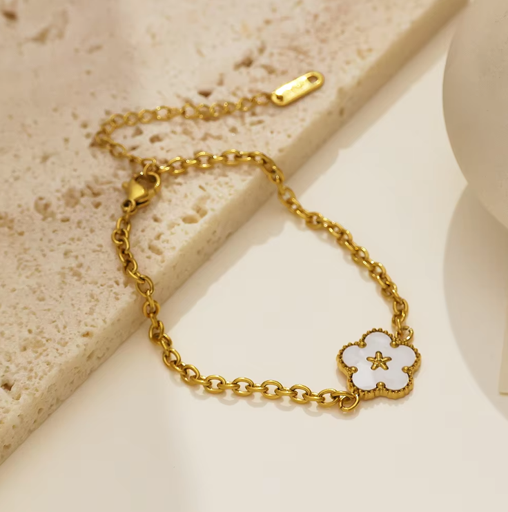 SINGLE WHITE FLOWER BRACELET