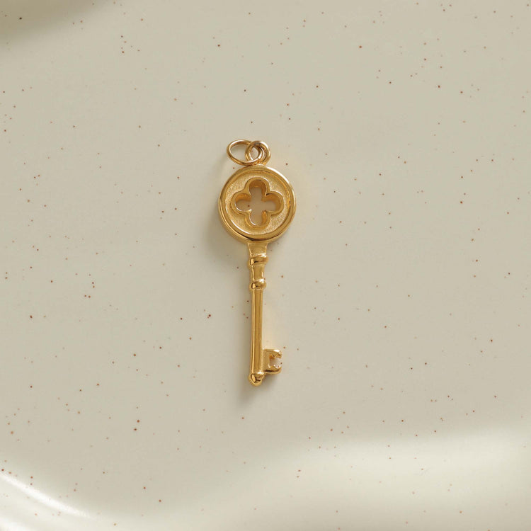 FLOWER KEY CHARM