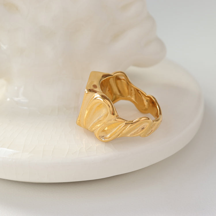 WHITE STONE RING