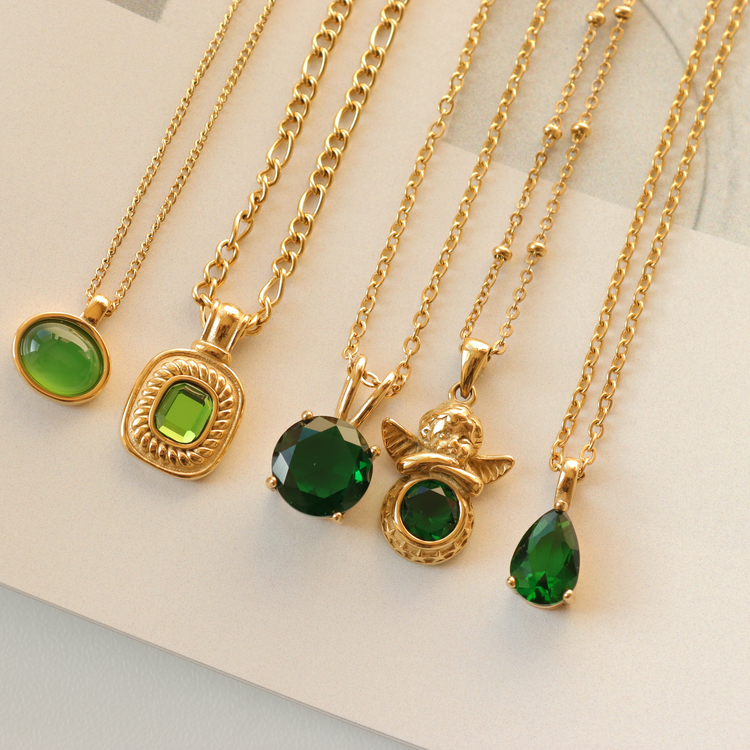 EMERALD CENTRAL NECKLACE