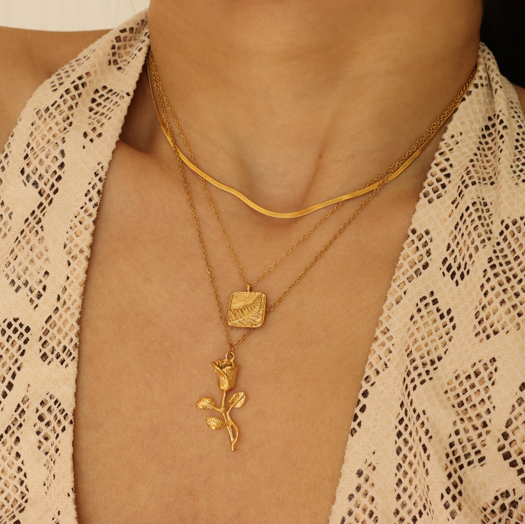 LEAF PENDANT NECKLACE