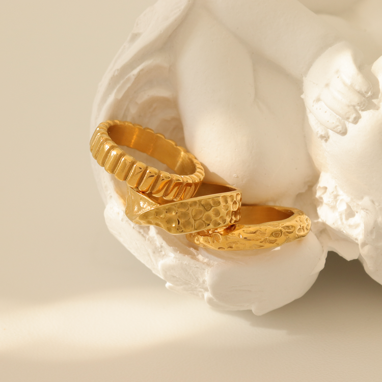 CONCAVE RING