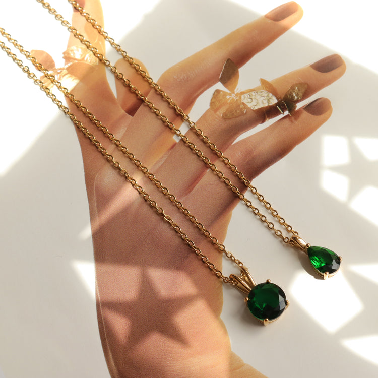 EMERALD CENTRAL NECKLACE