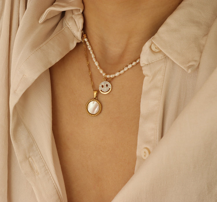 PEARL SMILE NECKLACE