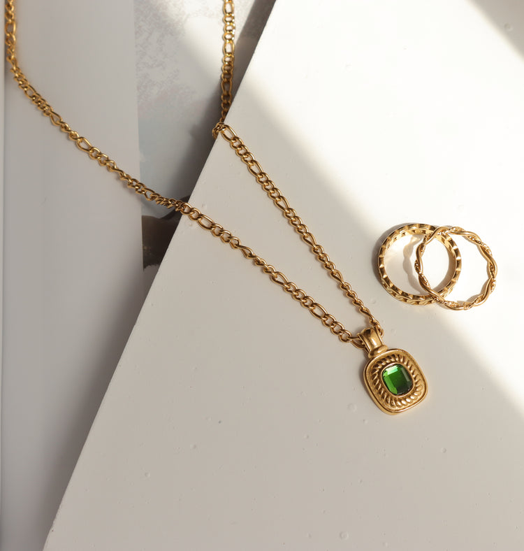EMERALD VINTAGE NECKLACE