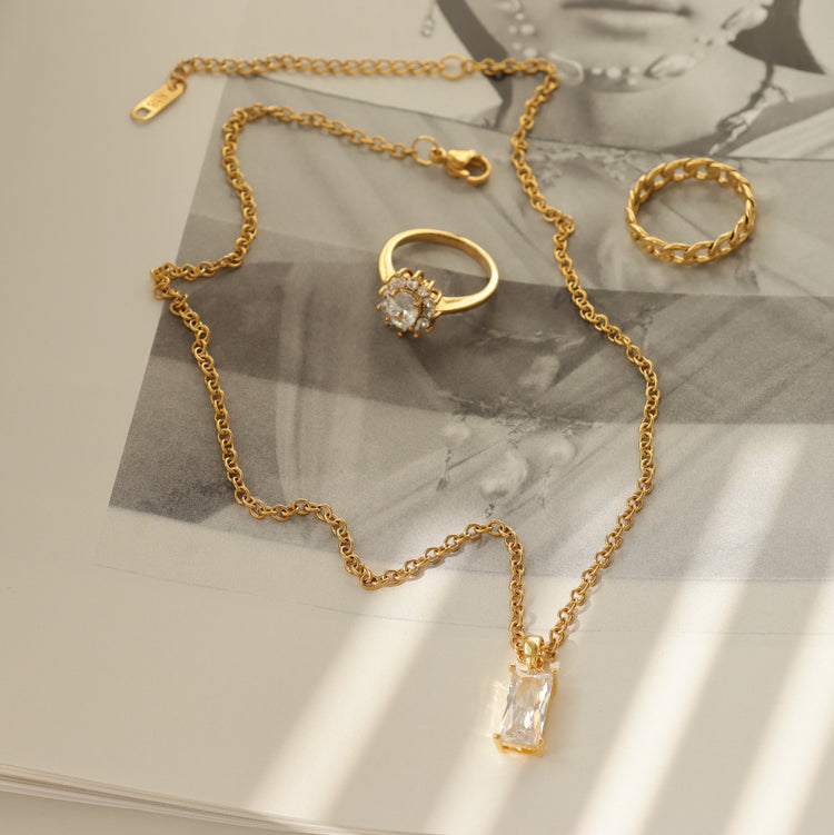 CRESCENT NECKLACE