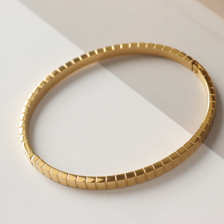 RIDGE BANGLE BRACELET
