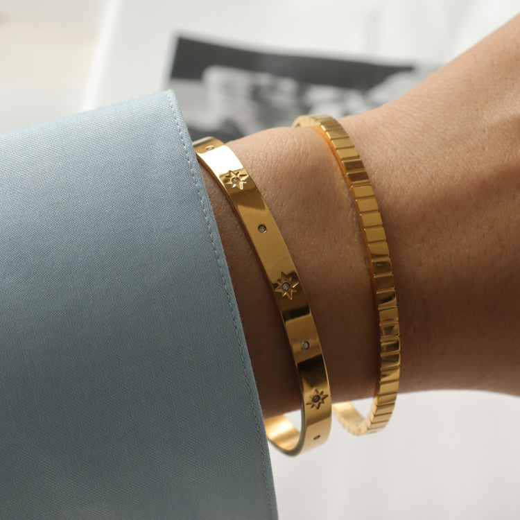 RIDGE BANGLE BRACELET