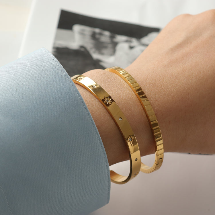 RIDGE BANGLE BRACELET
